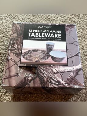 Realtree Camo Melamine Dinnerware 12 Piece Set